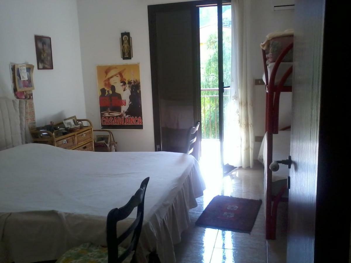 Sperone Otel Mandra Capreria Oda fotoğraf